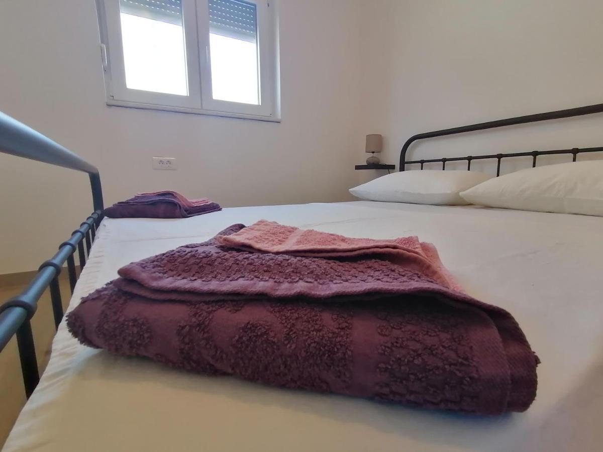 Villa Marta 3 Bedrooms, 2 Baths And Pool Kaštel Štafilić 外观 照片